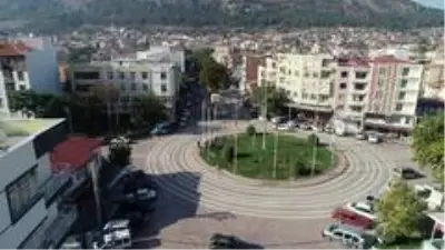 Gölmarmara'nın Prestij Caddesi'nde peyzaj çalışmaları başladı Gölmarmara'nın Prestij Caddesi'nde peyzaj çalışmaları başladı