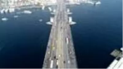 Güneşi gören İstanbullular sokağa döküldü Güneşi gören İstanbullular sokağa döküldü