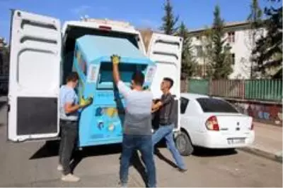 Haliliye'de giyim kumbaraları kuruldu Haliliye'de giyim kumbaraları kuruldu