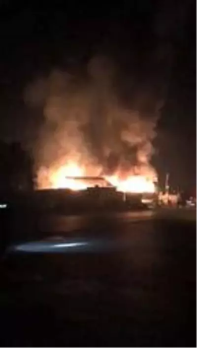 Son dakika! Hurda deposunda çıkan yangın ve meydana gelen patlamalar korkuttu Son dakika! Hurda deposunda çıkan yangın ve meydana gelen patlamalar korkuttu