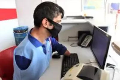 İki eli bir bacağı yok ama yaptıklarıyla herkesi hayretler içinde bırakıyor İki eli bir bacağı yok ama yaptıklarıyla herkesi hayretler içinde bırakıyor