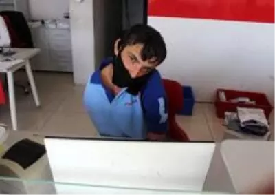 İki eli bir bacağı yok ama yaptıklarıyla herkesi hayretler içinde bırakıyor İki eli bir bacağı yok ama yaptıklarıyla herkesi hayretler içinde bırakıyor