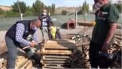 İlçe halkı sokak hayvanları için seferber oldu: 7'den 70'e gönüllü vatandaş kulübe yaptı İlçe halkı sokak hayvanları için seferber oldu: 7'den 70'e gönüllü vatandaş kulübe yaptı