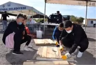 İlçe halkı sokak hayvanları için seferber oldu: 7'den 70'e gönüllü vatandaş kulübe yaptı İlçe halkı sokak hayvanları için seferber oldu: 7'den 70'e gönüllü vatandaş kulübe yaptı