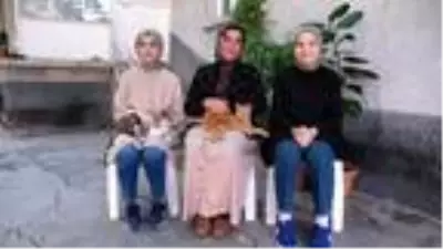 İlkokuldan beri hiç ayrılmayan ikizler, yan yana aynı üniversiteyi okuyor İlkokuldan beri hiç ayrılmayan ikizler, yan yana aynı üniversiteyi okuyor