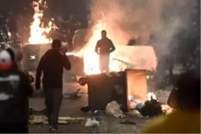 - İtalya'da sokağa çıkma yasağı protesto edildi- Muhabir saldırıya uğradı - İtalya'da sokağa çıkma yasağı protesto edildi- Muhabir saldırıya uğradı