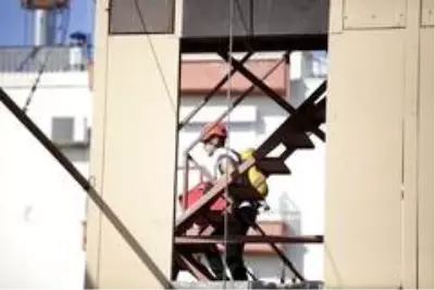 İtfaiyeci adayları işe girebilmek için kıyasıya yarıştı İtfaiyeci adayları işe girebilmek için kıyasıya yarıştı