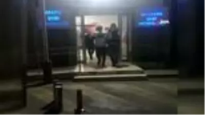 İzmir'de film gibi olay: Hırsızı kutudaki parmak izi yakalattı İzmir'de film gibi olay: Hırsızı kutudaki parmak izi yakalattı