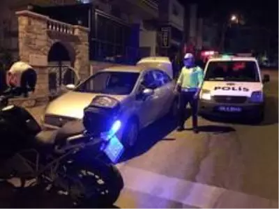 İzmir polisinden kaçan otomobili Kuşadası polisi yakaladı İzmir polisinden kaçan otomobili Kuşadası polisi yakaladı