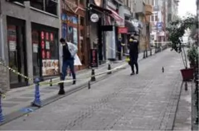 Kadıköy'de silahlı çatışma: Olayı gören 'Rambo Okan' o anları anlattı Kadıköy'de silahlı çatışma: Olayı gören 'Rambo Okan' o anları anlattı