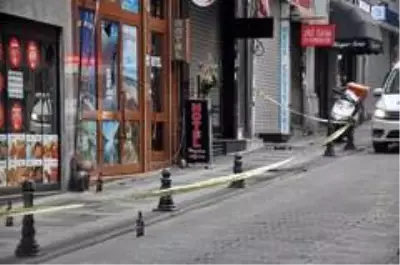Kadıköy'de silahlı çatışma: Olayı gören 'Rambo Okan' o anları anlattı Kadıköy'de silahlı çatışma: Olayı gören 'Rambo Okan' o anları anlattı