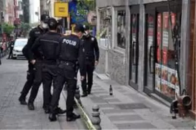 Kadıköy'de silahlı çatışma: Olayı gören 'Rambo Okan' o anları anlattı Kadıköy'de silahlı çatışma: Olayı gören 'Rambo Okan' o anları anlattı