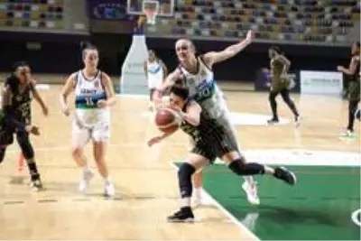 Kadınlar Basketbol Süper Ligi: İzmit Belediyespor: 64 Çankaya Üniversitesi: 72 Kadınlar Basketbol Süper Ligi: İzmit Belediyespor: 64 Çankaya Üniversitesi: 72