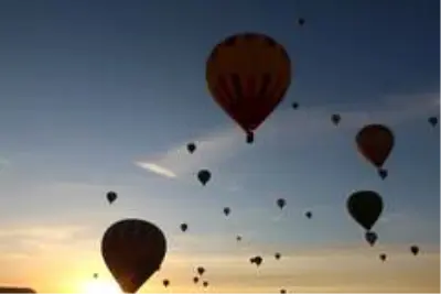 Kapadokya'da balonların gökyüzünde muhteşem dansı Kapadokya'da balonların gökyüzünde muhteşem dansı