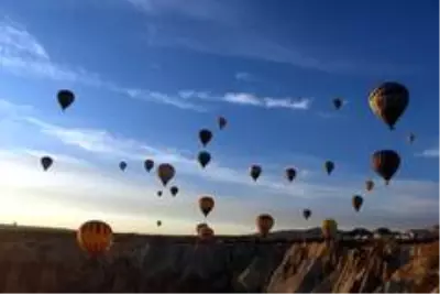 Kapadokya'da balonların gökyüzünde muhteşem dansı Kapadokya'da balonların gökyüzünde muhteşem dansı