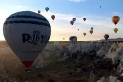 Kapadokya'da balonların gökyüzünde muhteşem dansı Kapadokya'da balonların gökyüzünde muhteşem dansı