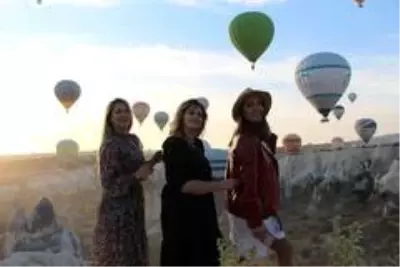 Kapadokya'da balonların gökyüzünde muhteşem dansı Kapadokya'da balonların gökyüzünde muhteşem dansı
