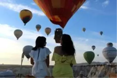 Kapadokya'da balonların gökyüzünde muhteşem dansı Kapadokya'da balonların gökyüzünde muhteşem dansı