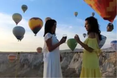 Kapadokya'da balonların gökyüzünde muhteşem dansı Kapadokya'da balonların gökyüzünde muhteşem dansı