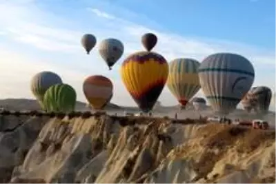 Kapadokya'da balonların gökyüzünde muhteşem dansı Kapadokya'da balonların gökyüzünde muhteşem dansı
