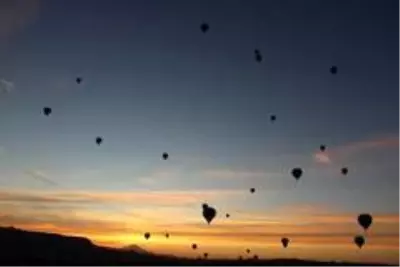 Kapadokya'da balonların gökyüzünde muhteşem dansı Kapadokya'da balonların gökyüzünde muhteşem dansı