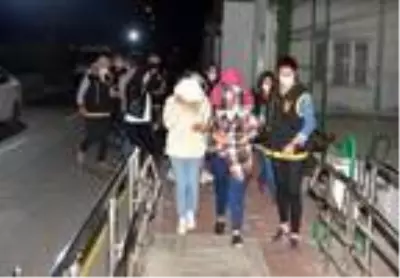 Kendilerini vali olarak tanıtıp iş insanlarını 240 bin lira dolandıran şebekeye operasyon 13 gözaltı Kendilerini vali olarak tanıtıp iş insanlarını 240 bin lira dolandıran şebekeye operasyon 13 gözaltı