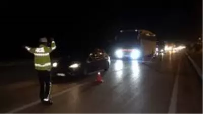 43 ilin geçiş güzergahında hafta sonu trafik yoğunluğu: Binlerce kişi yollara akın etti 43 ilin geçiş güzergahında hafta sonu trafik yoğunluğu: Binlerce kişi yollara akın etti