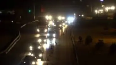 43 ilin geçiş güzergahında hafta sonu trafik yoğunluğu: Binlerce kişi yollara akın etti 43 ilin geçiş güzergahında hafta sonu trafik yoğunluğu: Binlerce kişi yollara akın etti