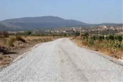 Kırkağaç'ta 60 kilometrelik yol ağına asfalt Kırkağaç'ta 60 kilometrelik yol ağına asfalt