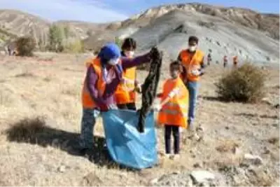 Köylülerden çevre temizliği Köylülerden çevre temizliği