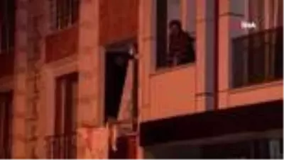 Küçükçekmece'de kadın cinayeti: Tartıştığı karısını defalarca bıçakladı Küçükçekmece'de kadın cinayeti: Tartıştığı karısını defalarca bıçakladı