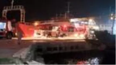 Maltepe'de tadilat için demirli gemide yangın çıktı Maltepe'de tadilat için demirli gemide yangın çıktı