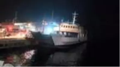 Maltepe'de tadilat için demirli gemide yangın çıktı Maltepe'de tadilat için demirli gemide yangın çıktı