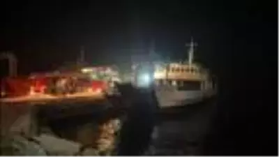Maltepe sahilinde bir gemide yangın çıktı Maltepe sahilinde bir gemide yangın çıktı