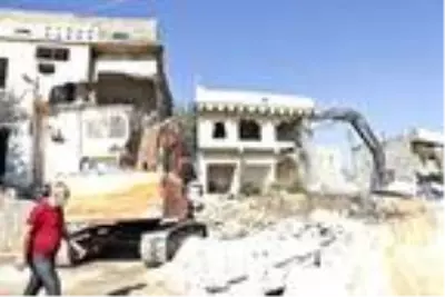 Mardin'de kentsel dönüşümde 500 evin yıkımına başlandı Mardin'de kentsel dönüşümde 500 evin yıkımına başlandı