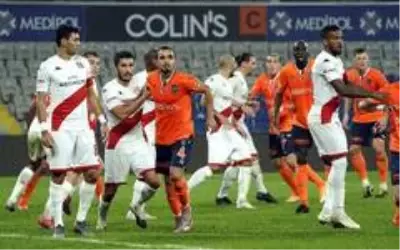 Süper Lig: Medipol Başakşehir: 4 Antalyaspor: 1 (İlk yarı) Süper Lig: Medipol Başakşehir: 4 Antalyaspor: 1 (İlk yarı)