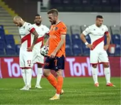 Süper Lig: Medipol Başakşehir: 4 Antalyaspor: 1 (İlk yarı) Süper Lig: Medipol Başakşehir: 4 Antalyaspor: 1 (İlk yarı)
