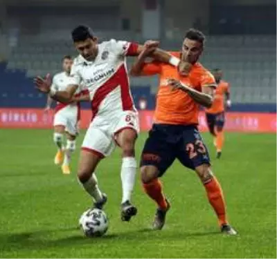 Süper Lig: Medipol Başakşehir: 4 Antalyaspor: 1 (İlk yarı) Süper Lig: Medipol Başakşehir: 4 Antalyaspor: 1 (İlk yarı)