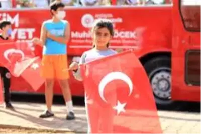 Mobil etkinlik otobüsü 29 Ekim coşkusunu caddelere taşıdı Mobil etkinlik otobüsü 29 Ekim coşkusunu caddelere taşıdı