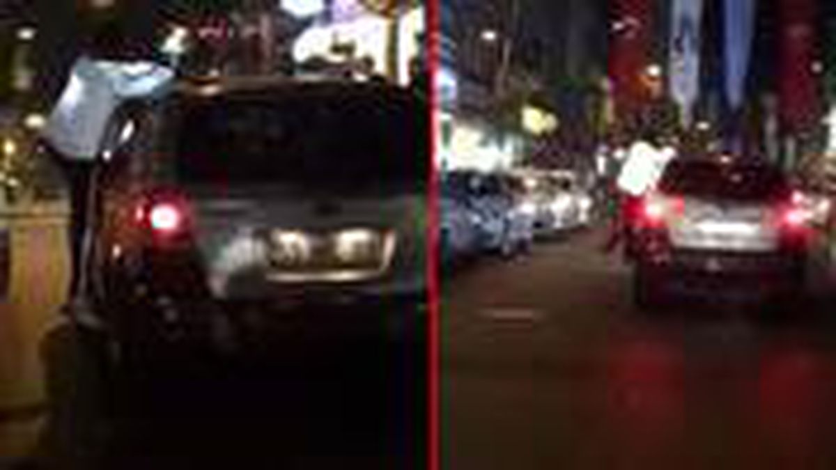 Ölümle tehlikeli oyun! Seyir halindeki araca asılan genç, yürekleri ağza getirdi