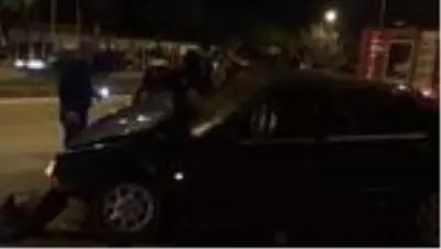 Otomobil park halindeki minibüse çarptı: 1 ölü, 1 yaralı Otomobil park halindeki minibüse çarptı: 1 ölü, 1 yaralı