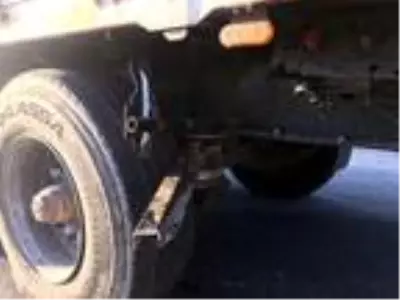 Otomobil, TIR'a arkadan çarptı: 1 ölü, 3 yaralı Otomobil, TIR'a arkadan çarptı: 1 ölü, 3 yaralı