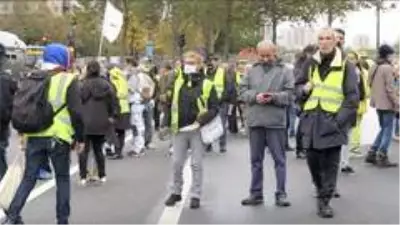 Son dakika! - Paris'te çocukları hükümet tarafında ellerinden alınan ailelerden protesto Son dakika! - Paris'te çocukları hükümet tarafında ellerinden alınan ailelerden protesto