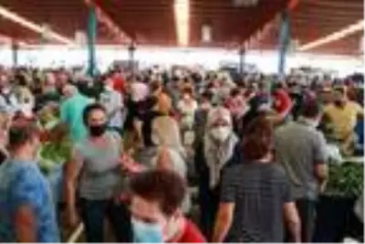 Semt pazarlarındaki kalabalık vatandaşı isyan ettirdi: Pazar değil, sanki korona partisine geldik Semt pazarlarındaki kalabalık vatandaşı isyan ettirdi: Pazar değil, sanki korona partisine geldik