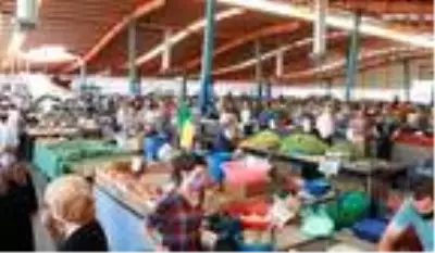 Semt pazarlarındaki kalabalık vatandaşı isyan ettirdi: Pazar değil, sanki korona partisine geldik Semt pazarlarındaki kalabalık vatandaşı isyan ettirdi: Pazar değil, sanki korona partisine geldik