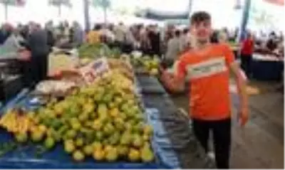 Semt pazarlarındaki kalabalık vatandaşı isyan ettirdi: Pazar değil, sanki korona partisine geldik Semt pazarlarındaki kalabalık vatandaşı isyan ettirdi: Pazar değil, sanki korona partisine geldik