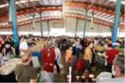 Semt pazarlarındaki kalabalık vatandaşı isyan ettirdi: Pazar değil, sanki korona partisine geldik Semt pazarlarındaki kalabalık vatandaşı isyan ettirdi: Pazar değil, sanki korona partisine geldik