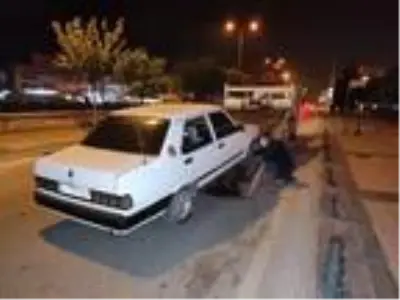 Polis kontrolünü görünce otomobilini bırakıp kaçtı Polis kontrolünü görünce otomobilini bırakıp kaçtı