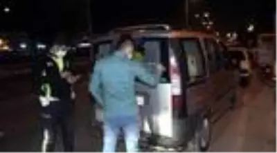 Polis kontrolünü görünce otomobilini bırakıp kaçtı Polis kontrolünü görünce otomobilini bırakıp kaçtı