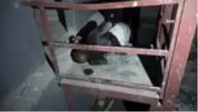 Polisten kaçan hırsız inşaattan düşüp yaralandı Polisten kaçan hırsız inşaattan düşüp yaralandı